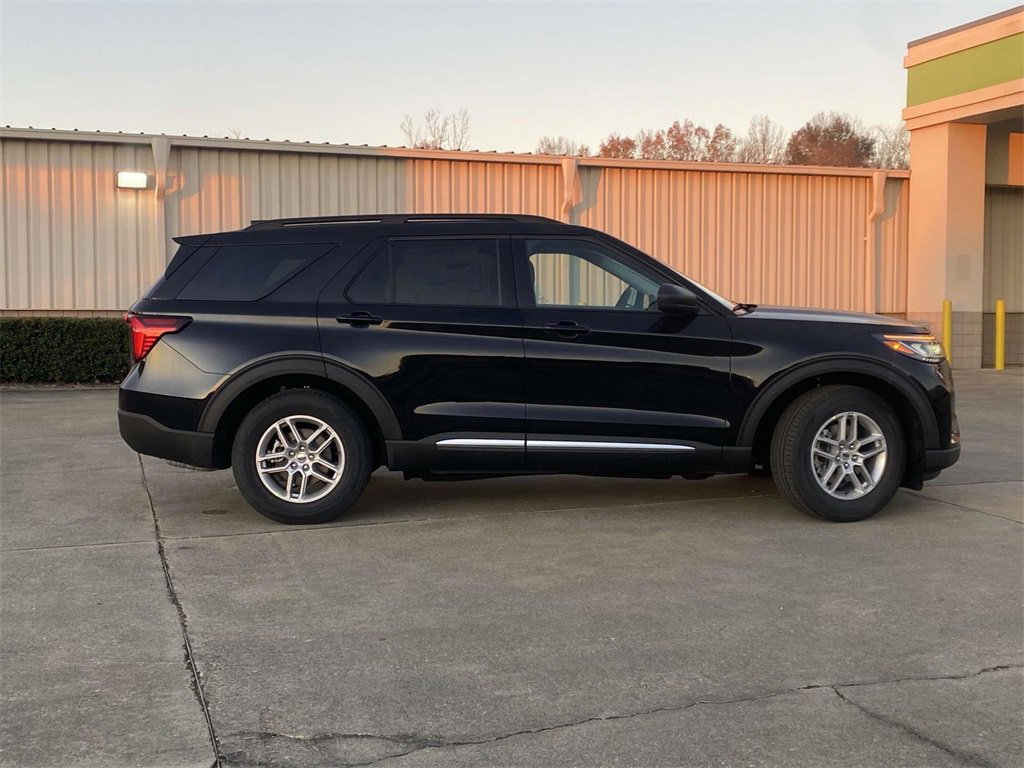 New 2025 Ford Explorer Active image 2