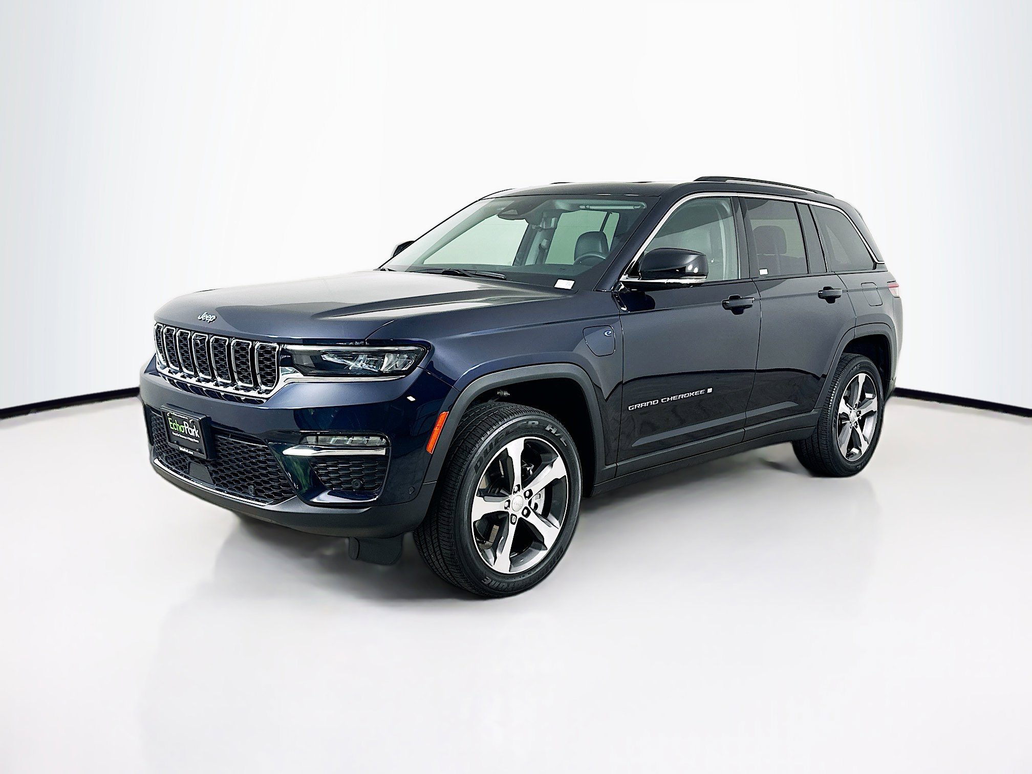 Used 2022 Jeep Grand Cherokee Limited 4xe w/ Luxury Tech Group II AWD/4WD image 3