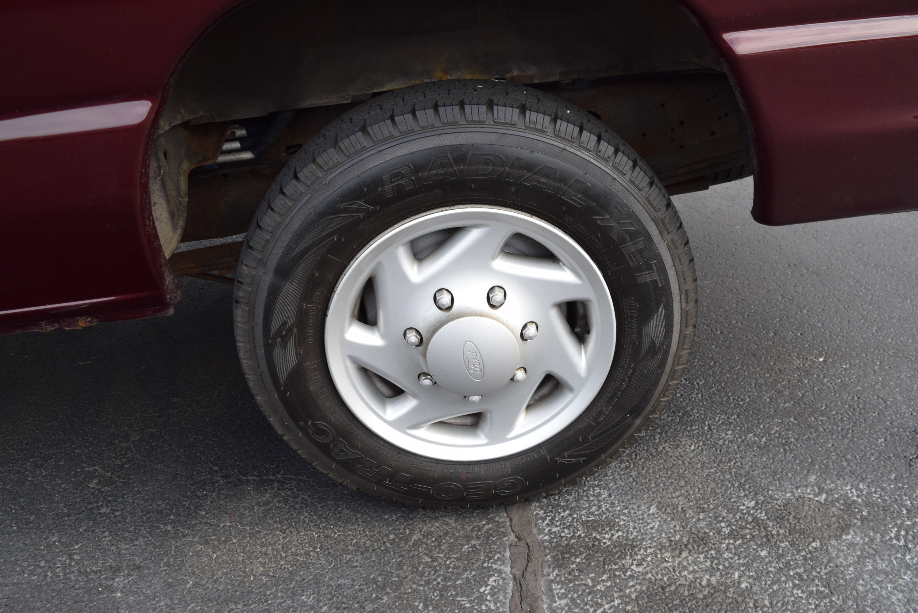 Used 2008 Ford E-350 and Econoline 350 Super Duty Wagon RWD image 10