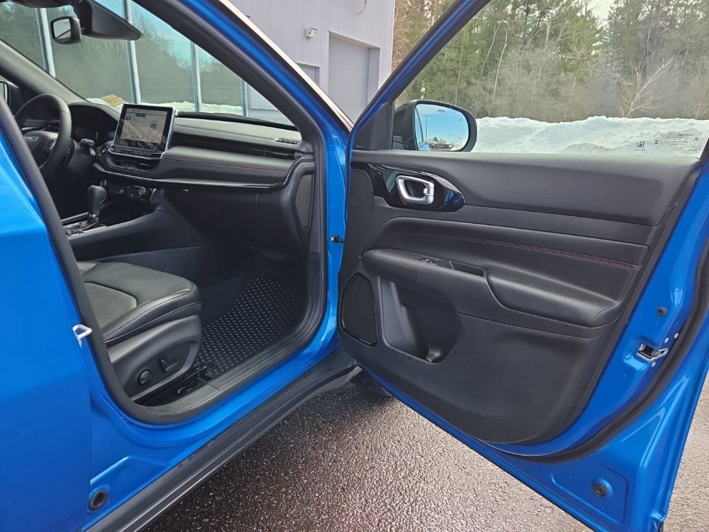 Used 2024 Jeep Compass Trailhawk w/ Trailhawk Elite Group image 33