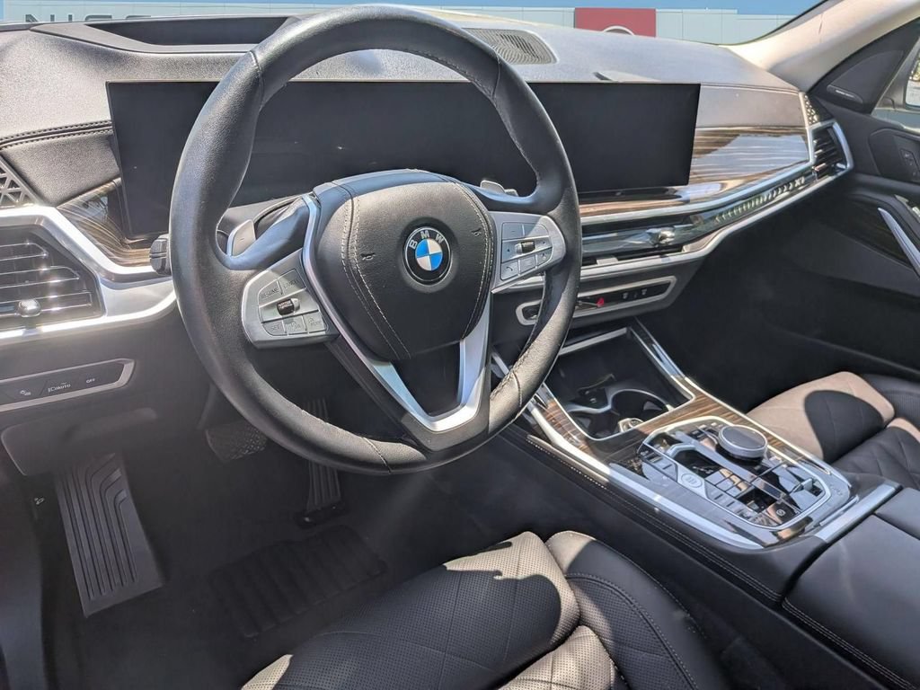 Used 2025 BMW X7 xDrive40i w/ Premium Package AWD/4WD image 12
