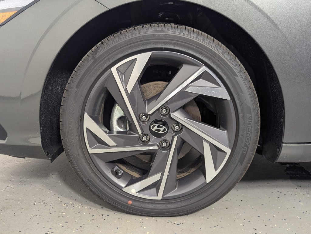 New 2026 Hyundai Elantra Limited FWD image 9
