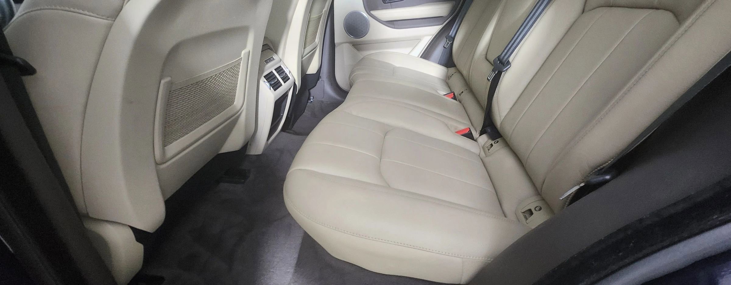 Used 2019 Land Rover Range Rover Evoque SE image 14