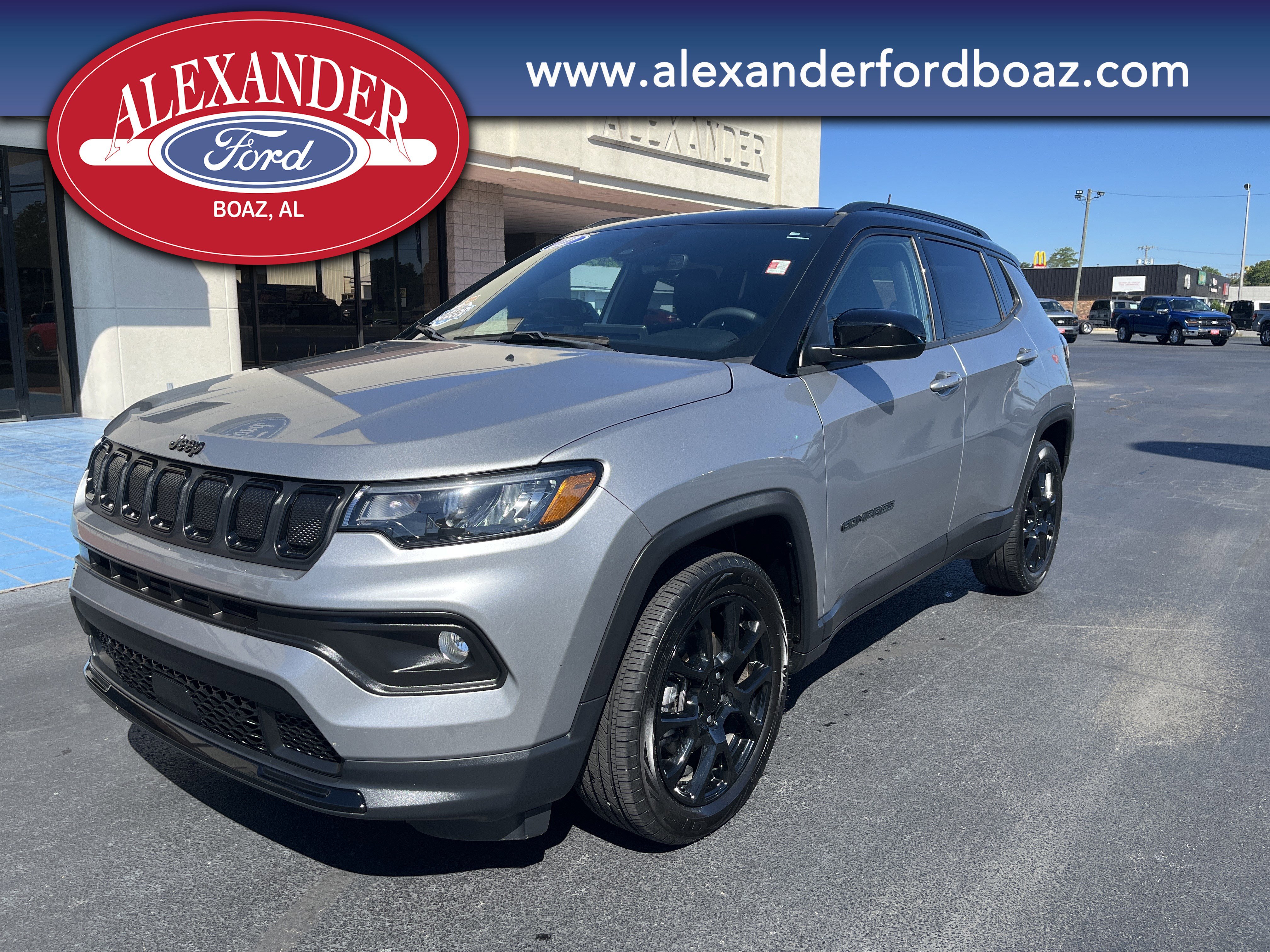 Used 2022 Jeep Compass Latitude image 1