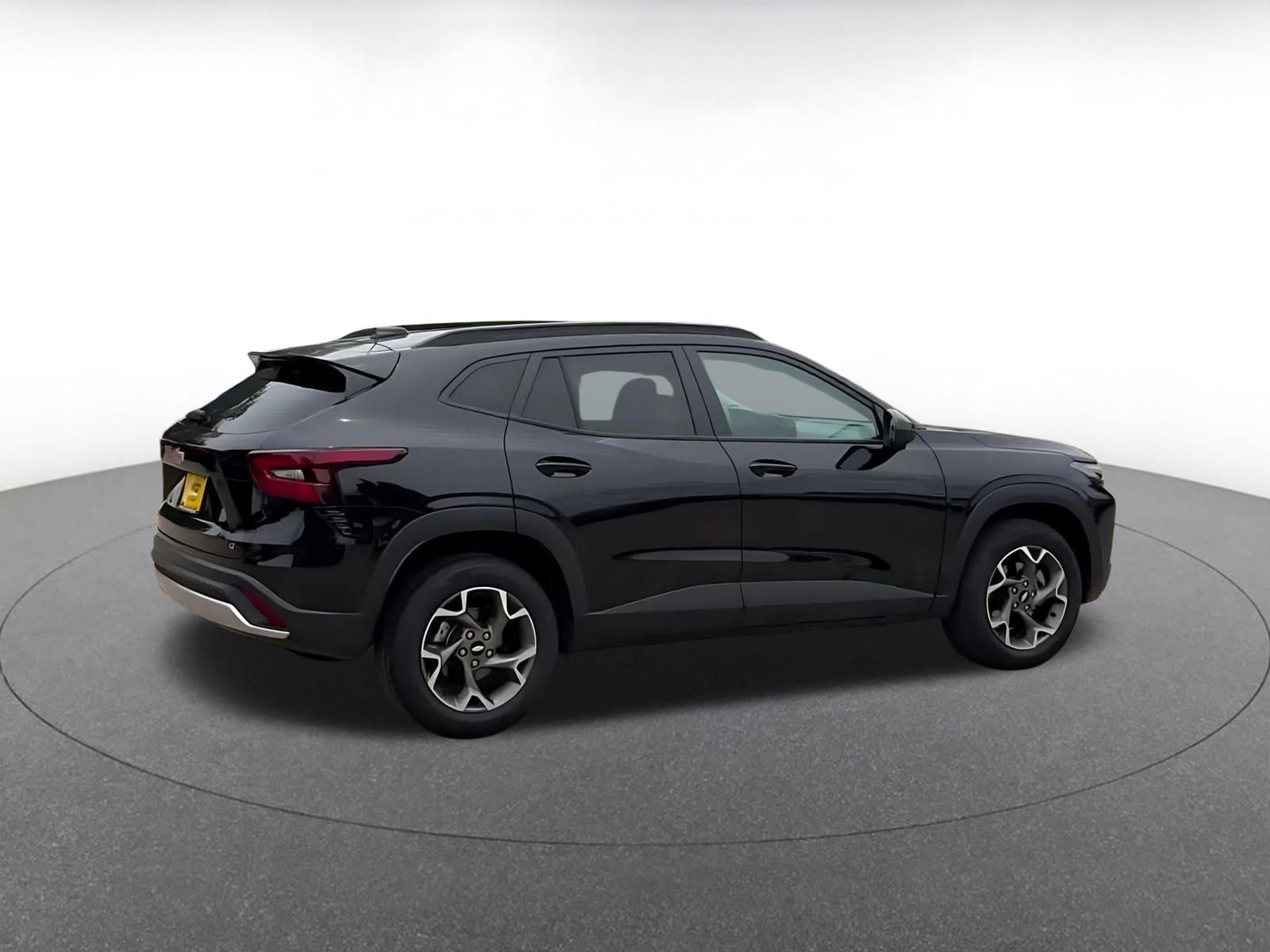 Used 2025 Chevrolet Trax LT FWD image 14