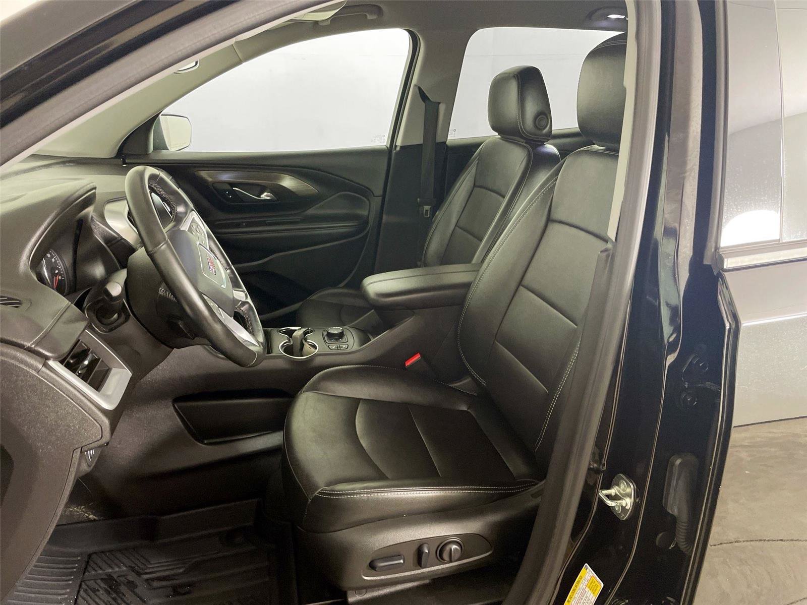 Used 2024 GMC Terrain SLT AWD/4WD image 5