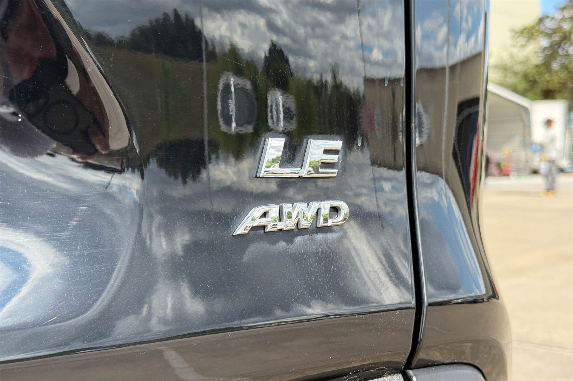 Used 2022 Toyota RAV4 LE image 7