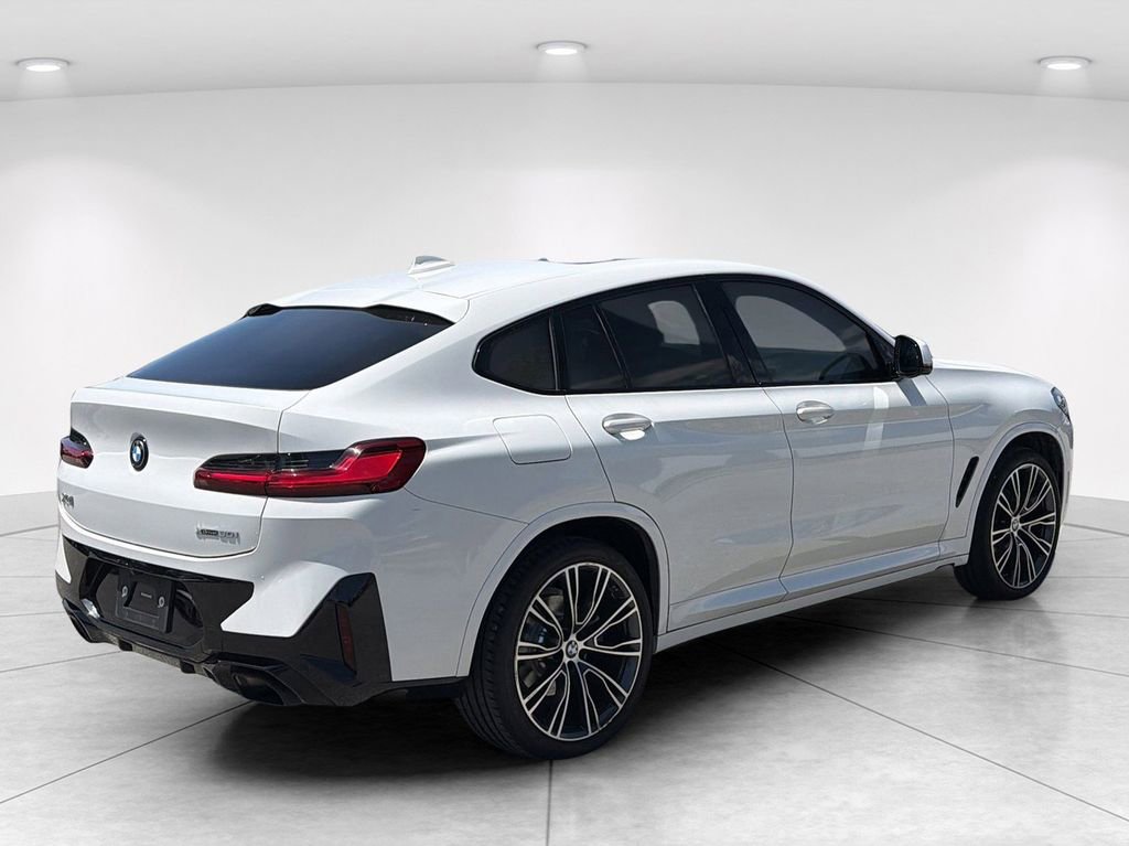 Used 2022 BMW X4 xDrive30i w/ M Sport Package AWD/4WD image 4
