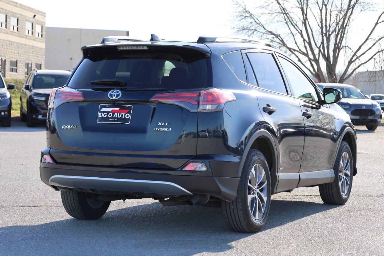 Used 2018 Toyota RAV4 XLE AWD/4WD image 9