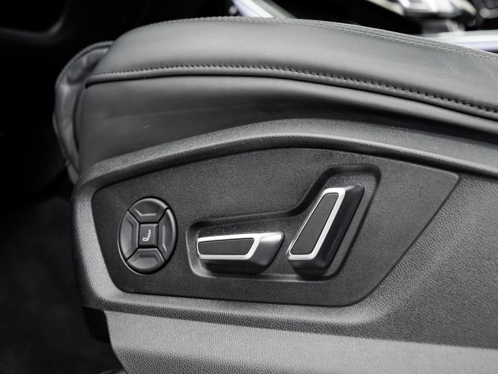 Used 2023 Audi Q8 Prestige AWD/4WD image 11