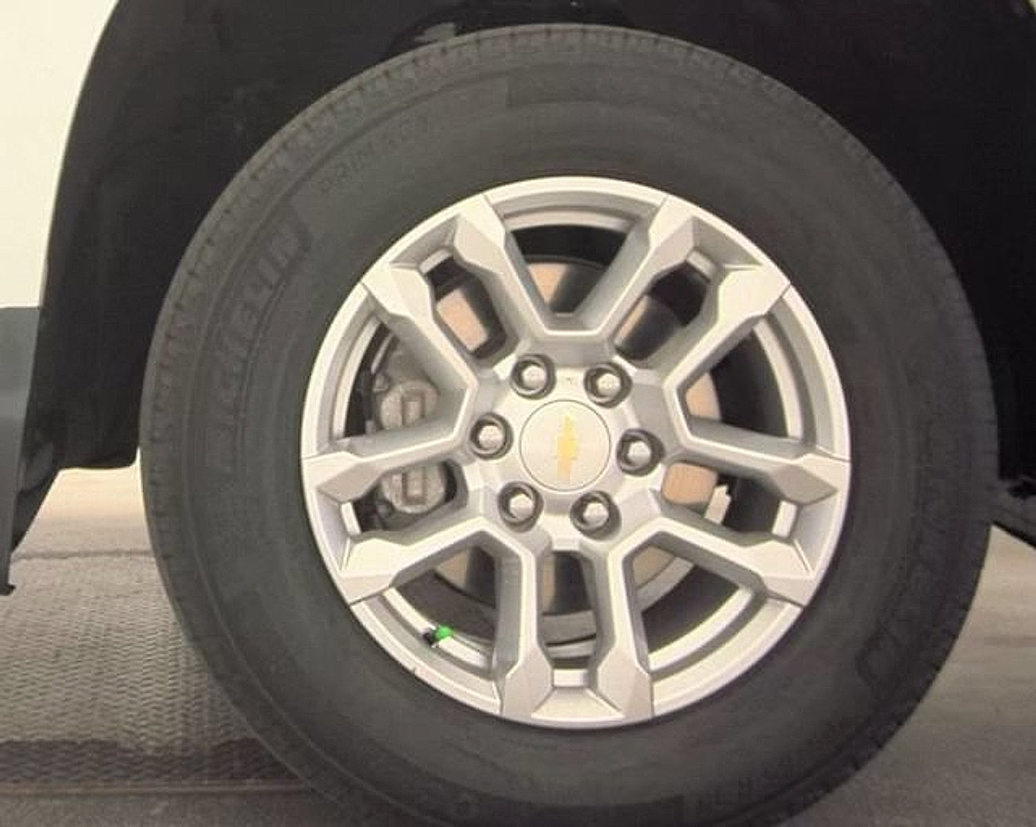 Used 2023 Chevrolet Silverado 1500 LT AWD/4WD image 23