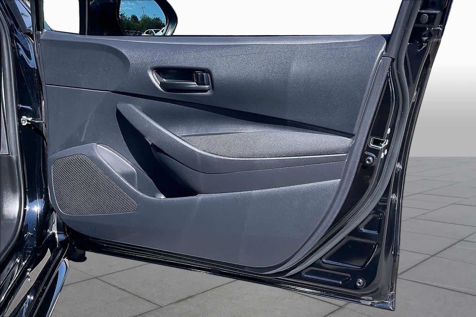 Used 2025 Toyota Corolla LE FWD image 19
