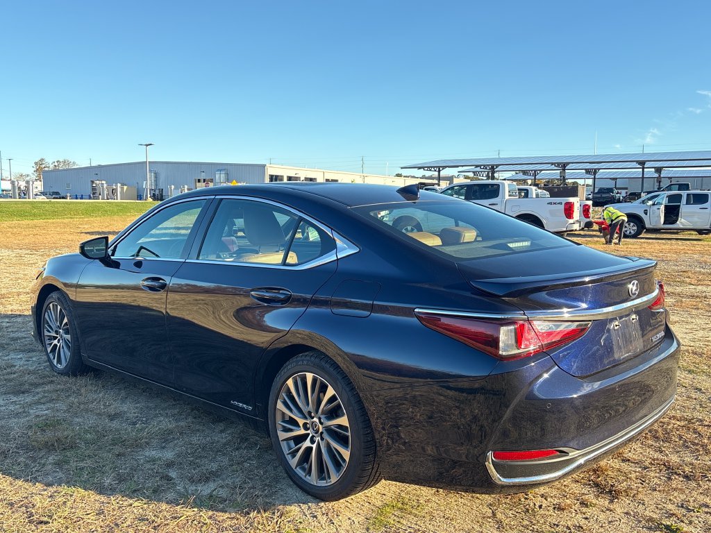 Used 2021 Lexus ES 300h w/ Premium Package FWD image 18
