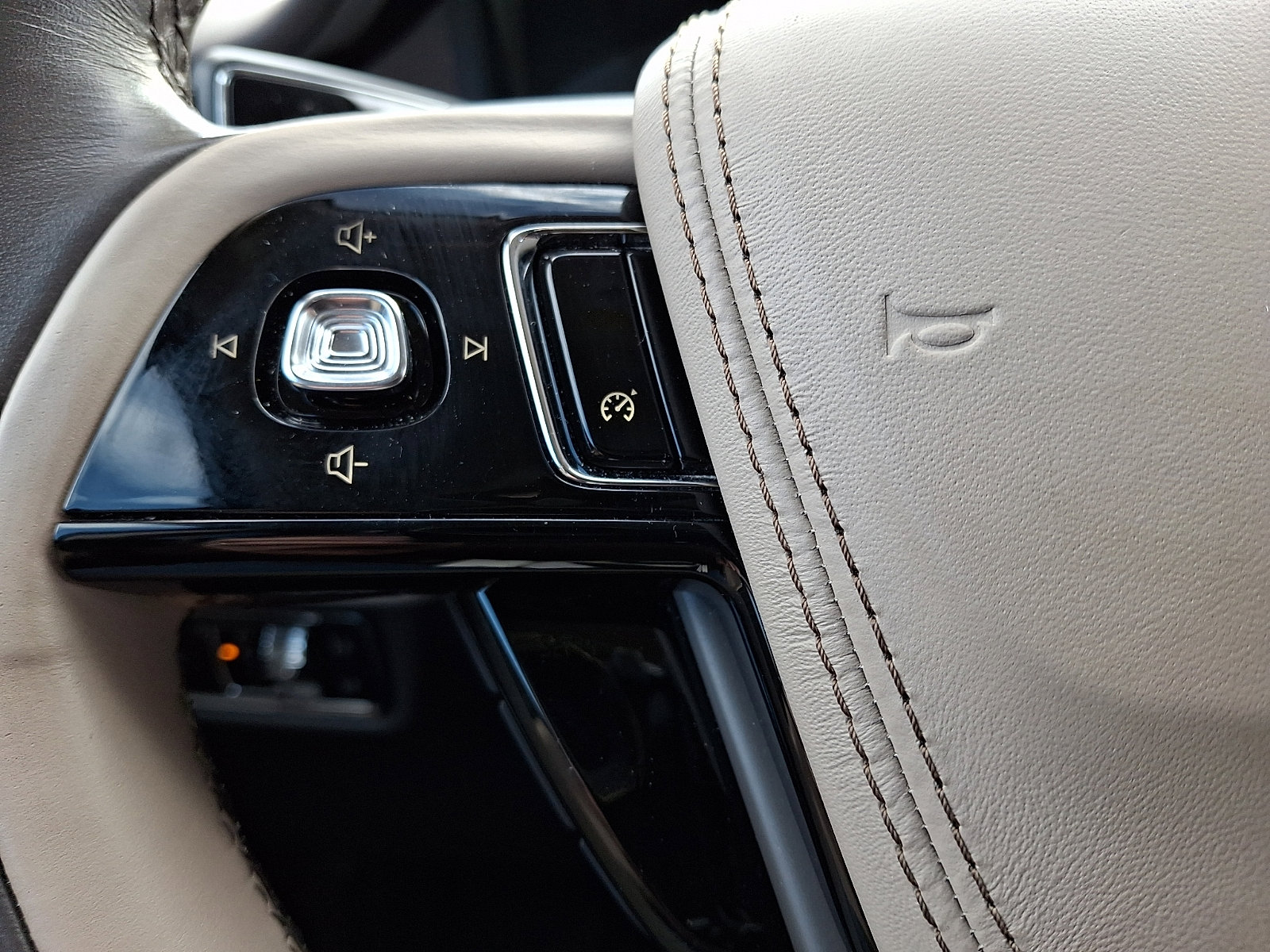 Used 2020 Lincoln Aviator Reserve w/ Elements Package Plus image 22