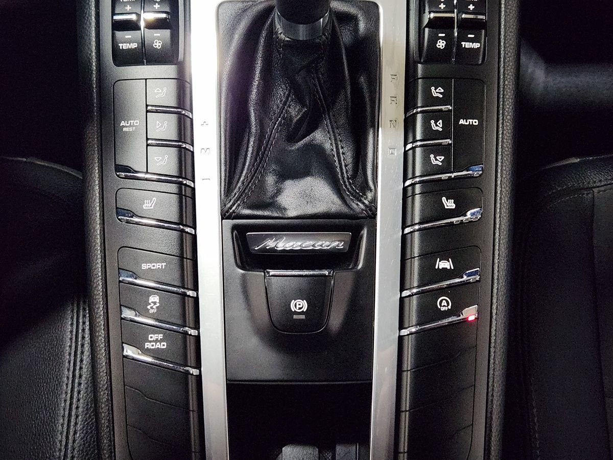 Used 2020 Porsche Macan AWD/4WD image 41