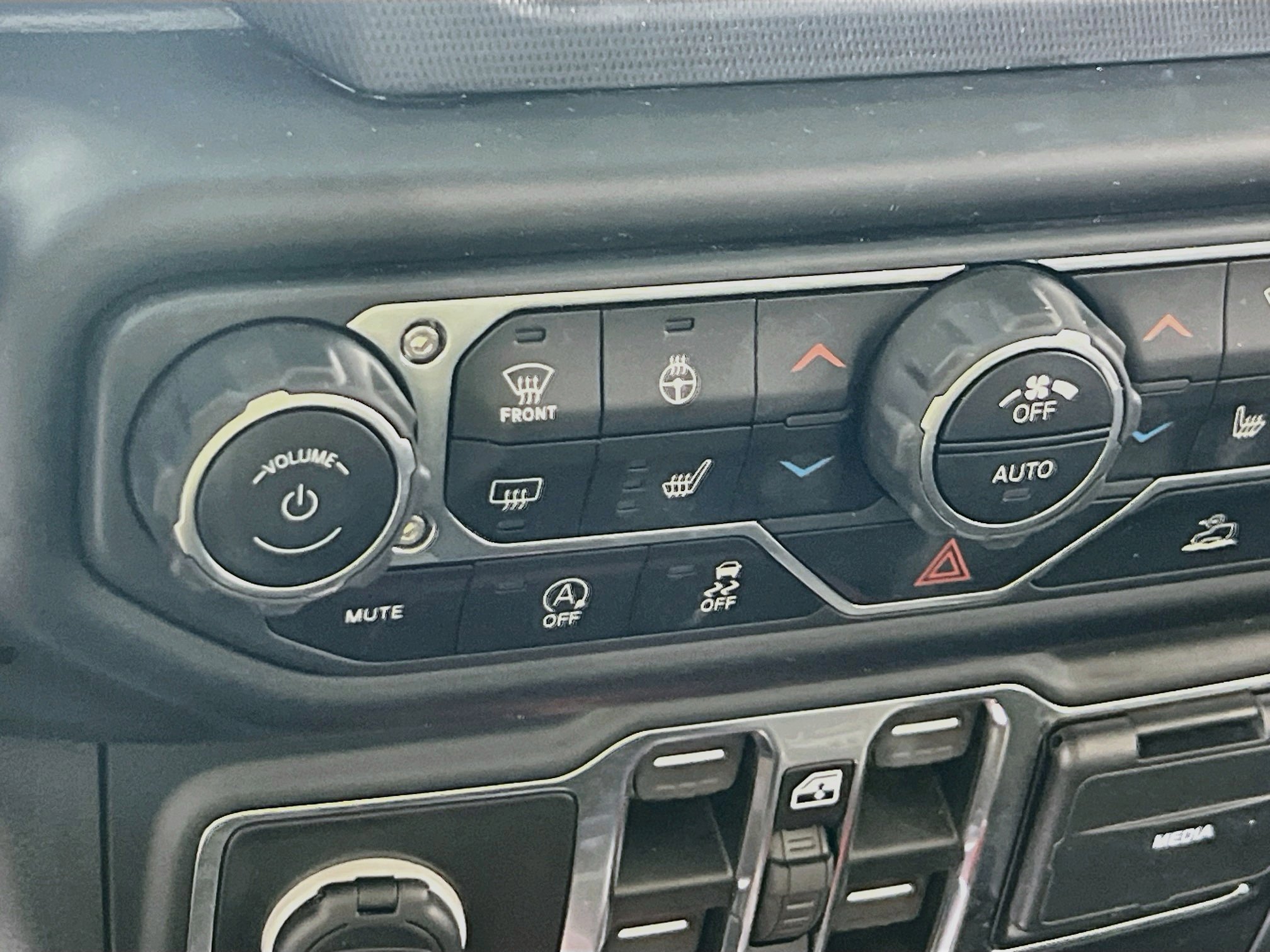 Used 2020 Jeep Gladiator Sport w/ Quick Order Package 24S AWD/4WD image 19