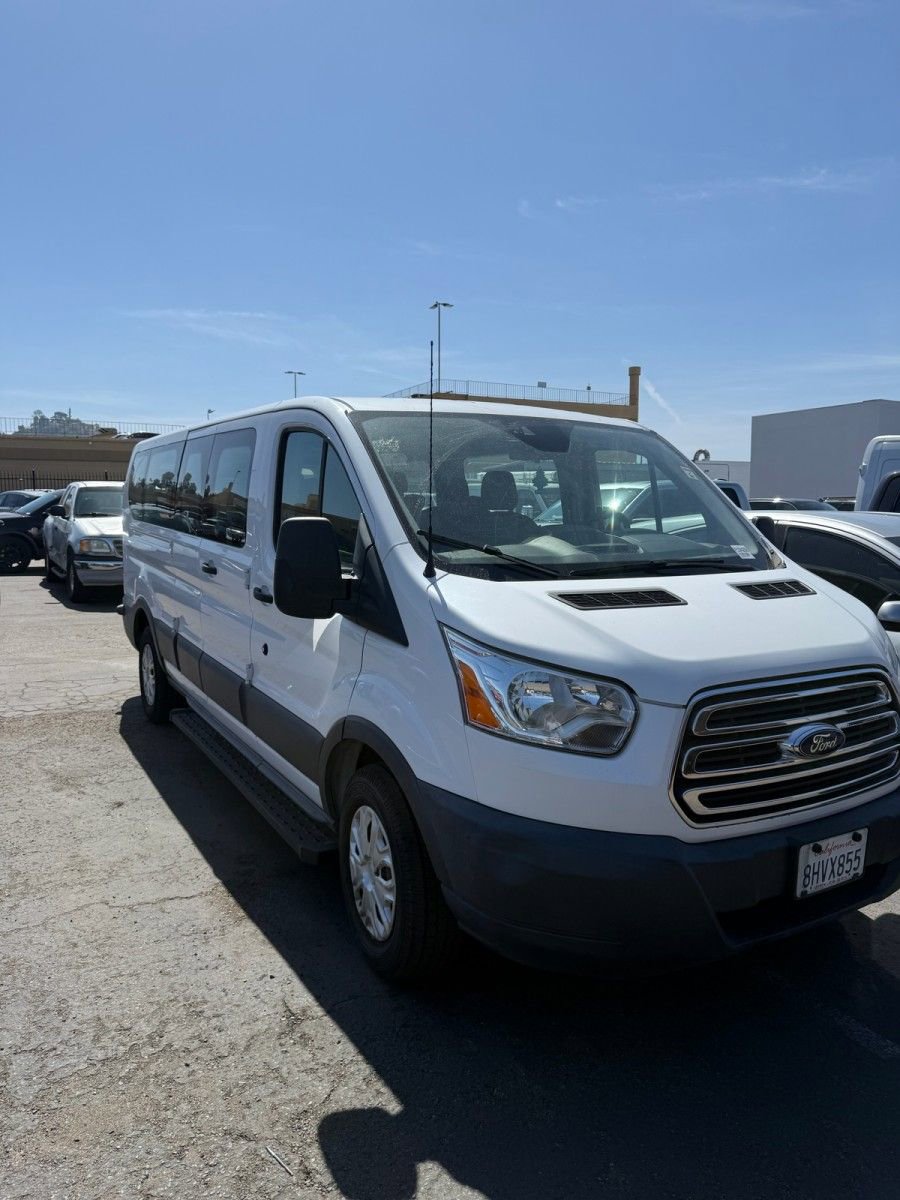 Used 2017 Ford Transit 350 XLT RWD image 3