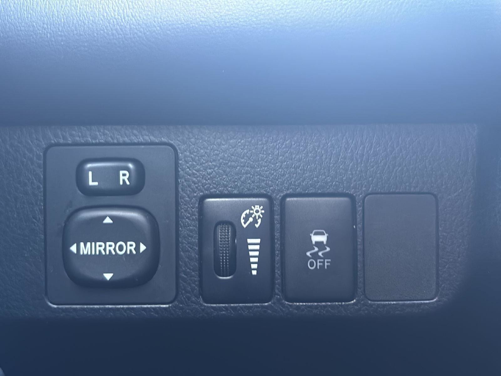Used 2013 Toyota RAV4 XLE AWD/4WD image 11