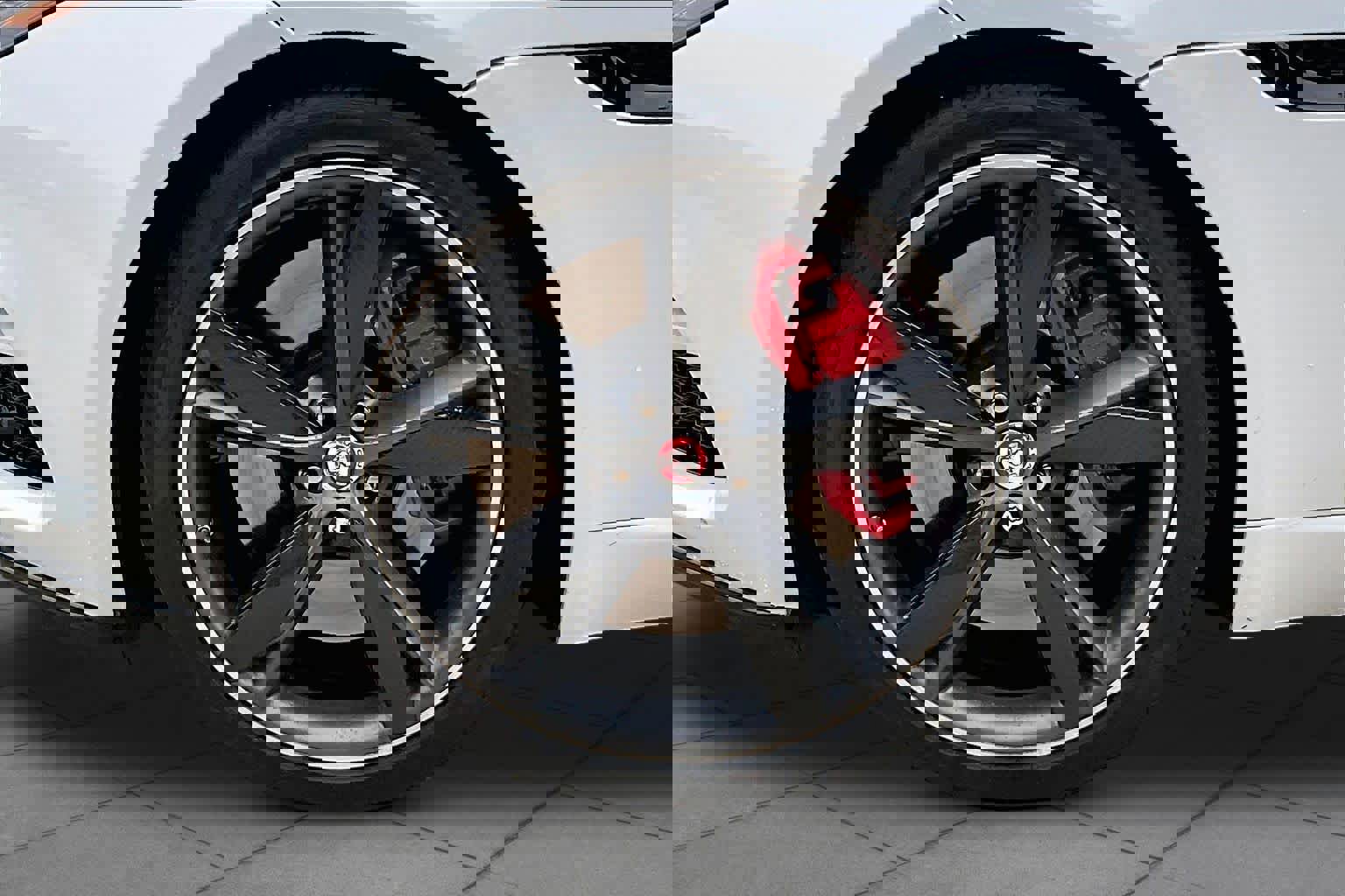 Used 2020 Jaguar F-TYPE R image 11