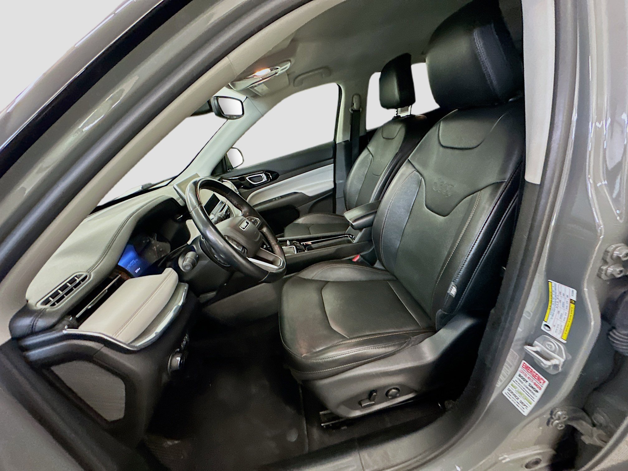 Used 2022 Jeep Compass Limited image 13