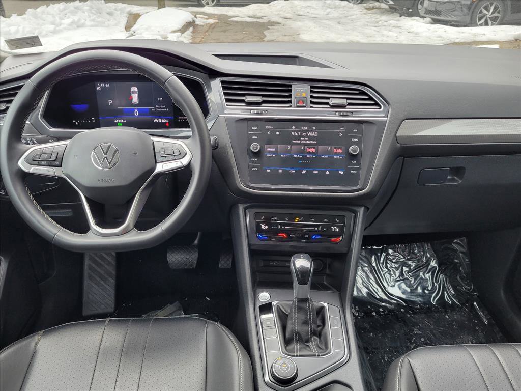 Used 2022 Volkswagen Tiguan SE w/ Panoramic Sunroof Package image 12