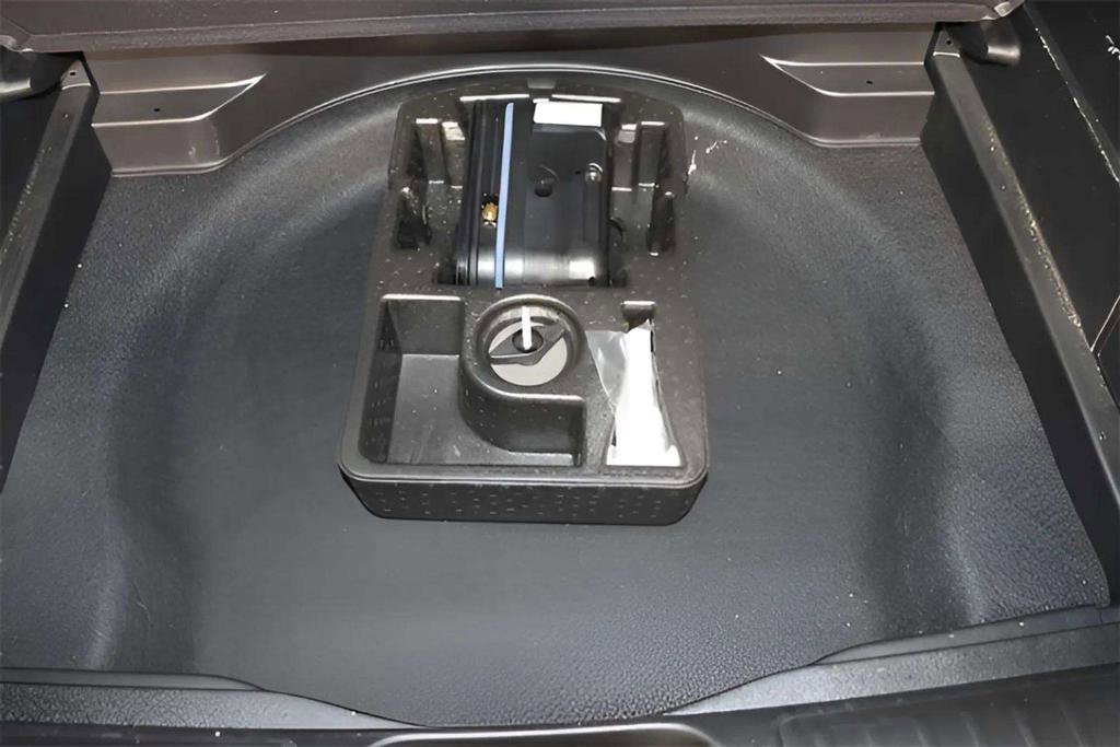 Used 2021 Jeep Cherokee Latitude FWD image 34
