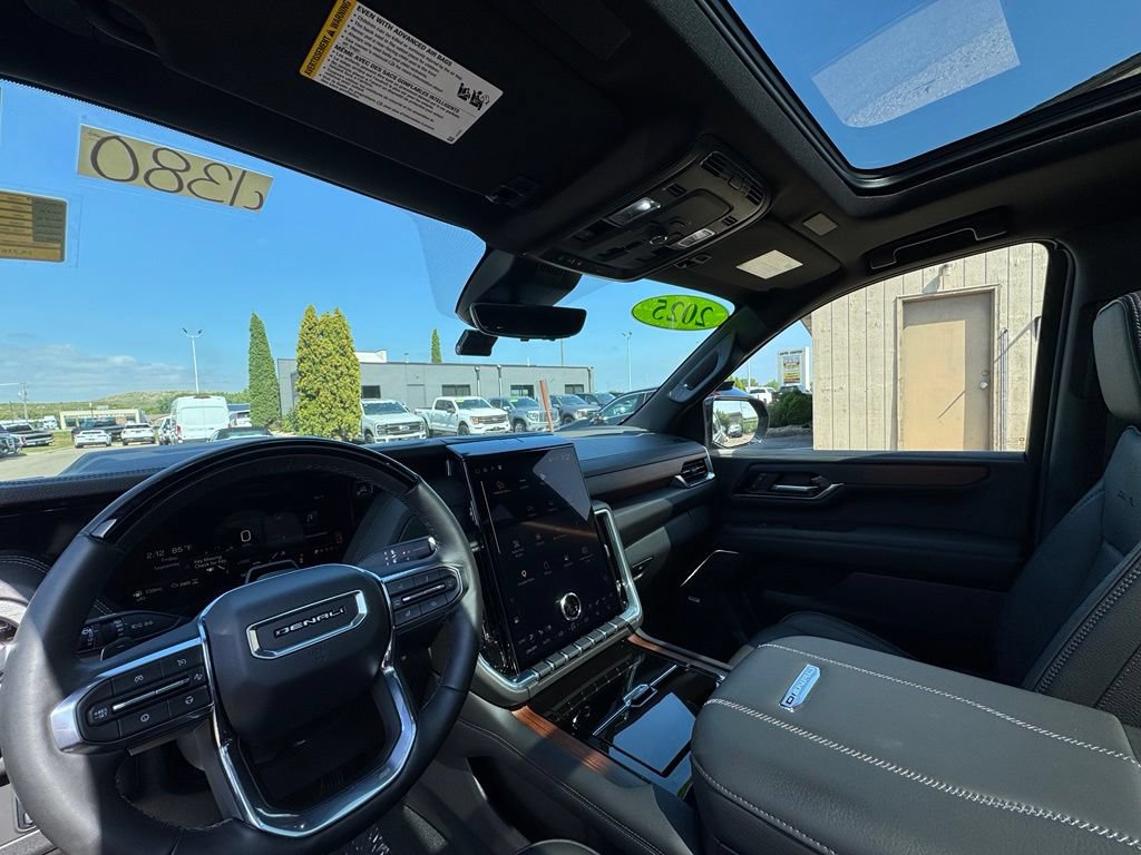 Used 2025 GMC Yukon Denali w/ Denali Reserve Package AWD/4WD image 22