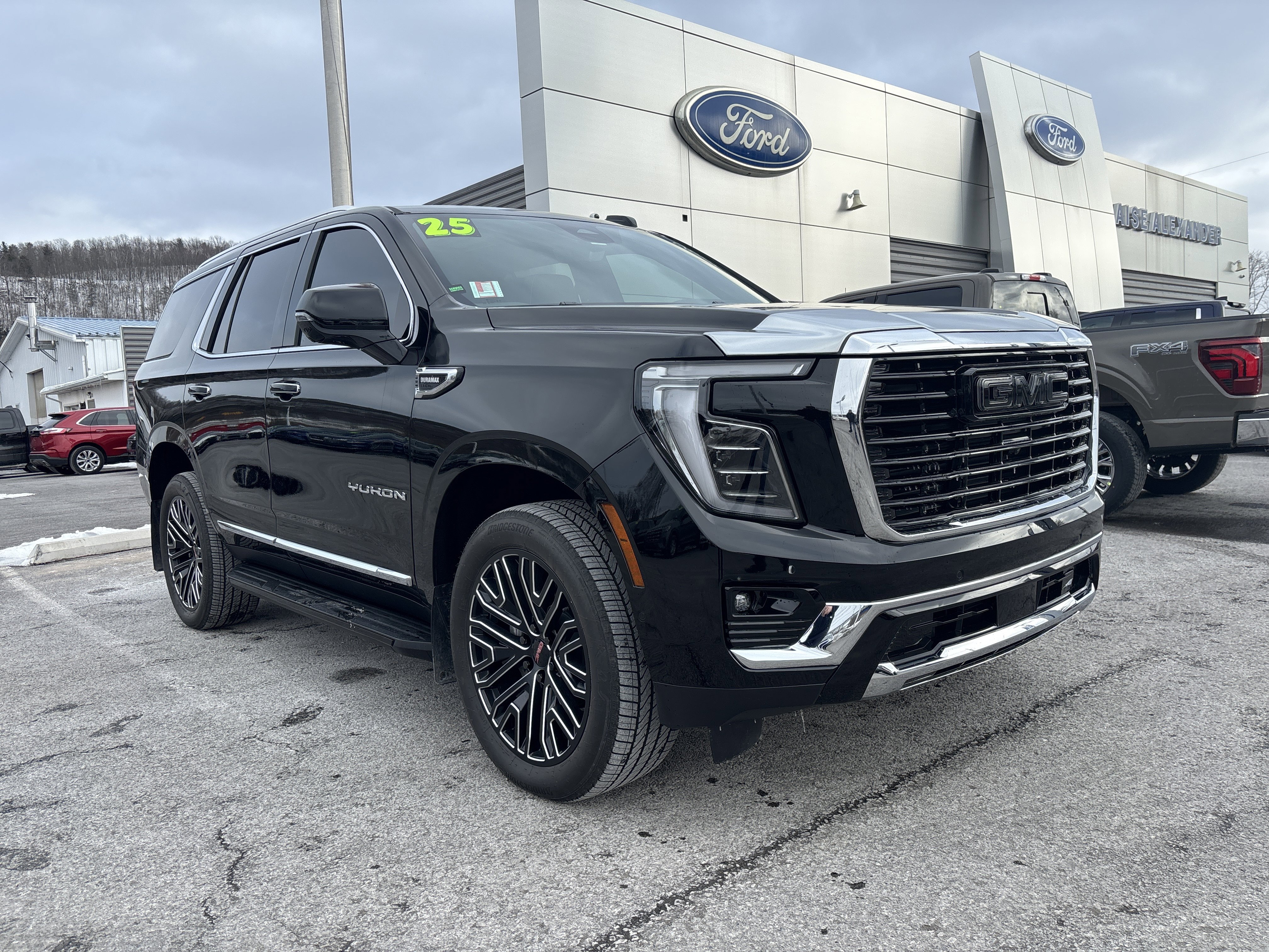 Used 2025 GMC Yukon Elevation w/ Elevation Premium Package image 1