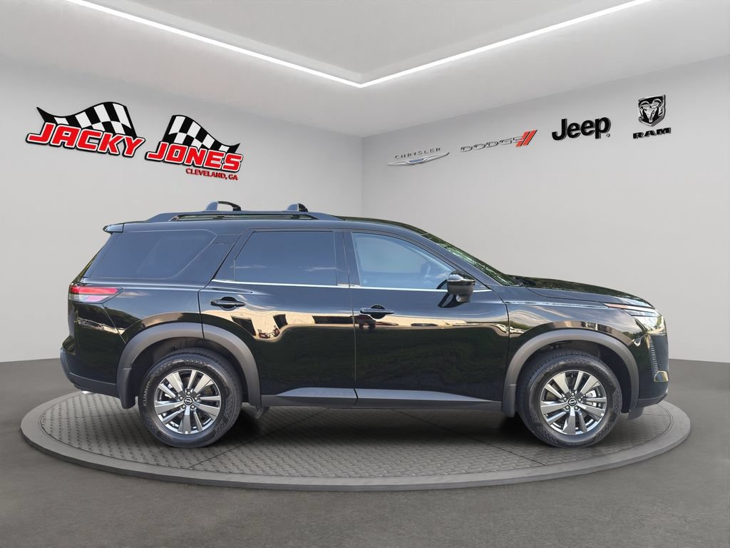 Used 2026 Nissan Pathfinder SV FWD image 11