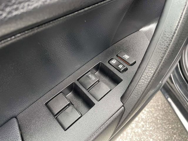 Used 2018 Toyota Corolla SE FWD image 19
