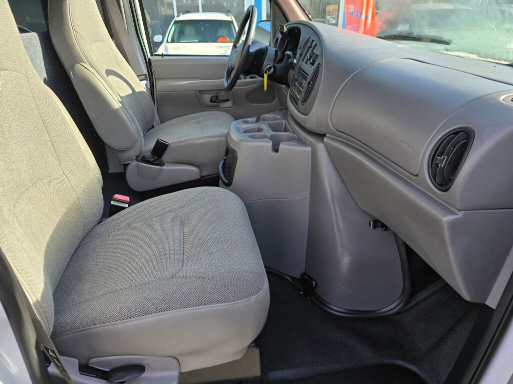 Used 2002 Ford E-250 and Econoline 250 E-250 image 11