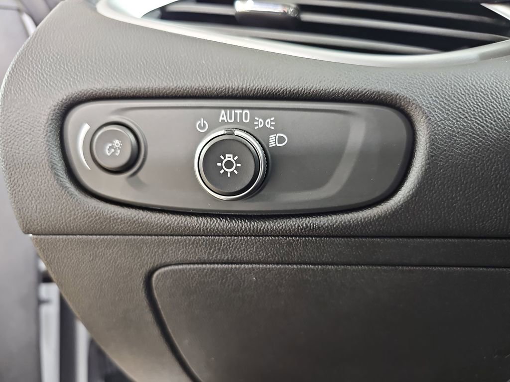 Used 2022 Chevrolet Malibu LT image 29