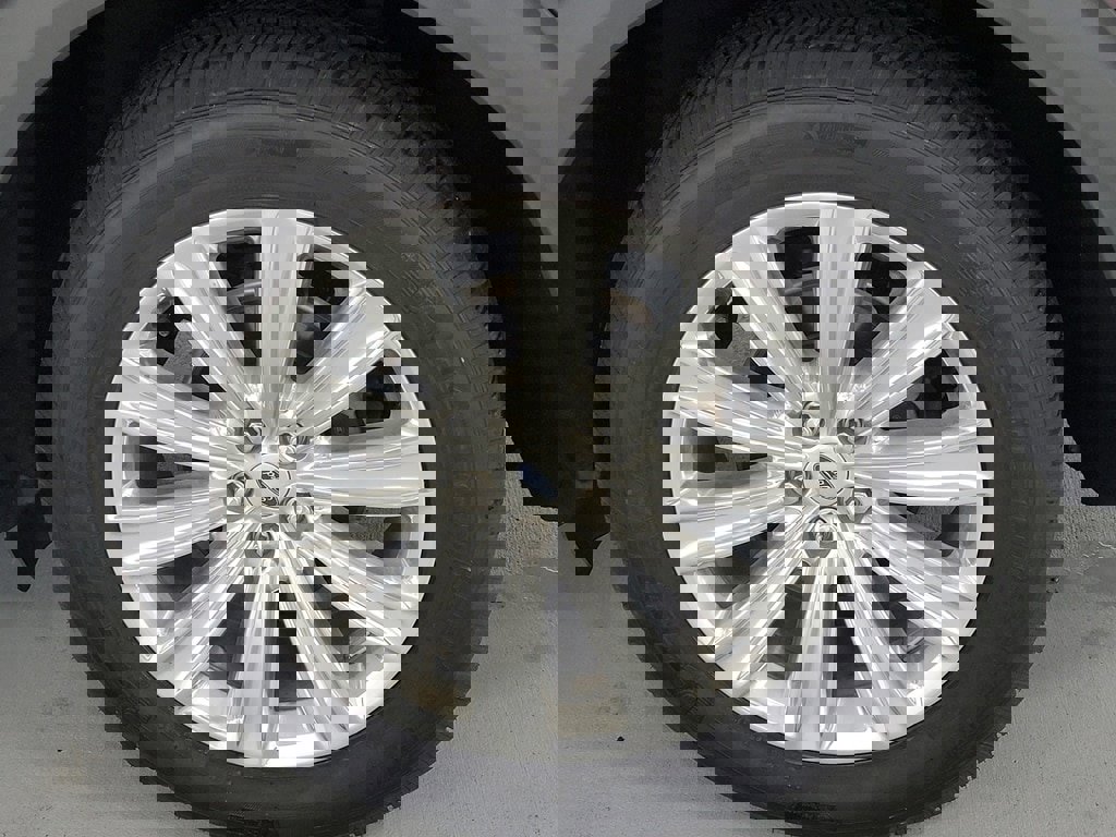 Used 2022 Ford Explorer Limited w/ Equipment Group 301A image 11