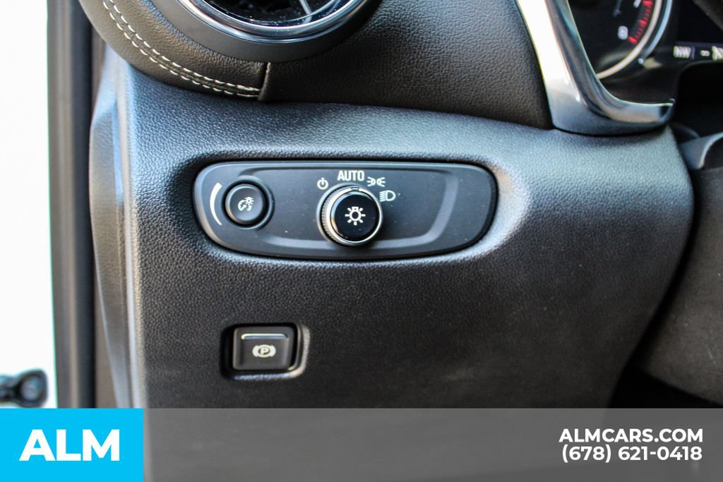 Used 2025 Chevrolet Blazer LT FWD image 32