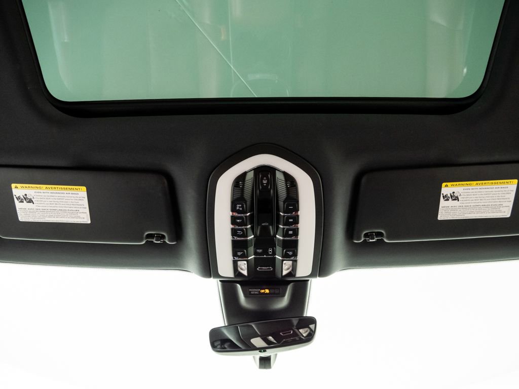 Certified 2023 Porsche Macan Turbo image 20