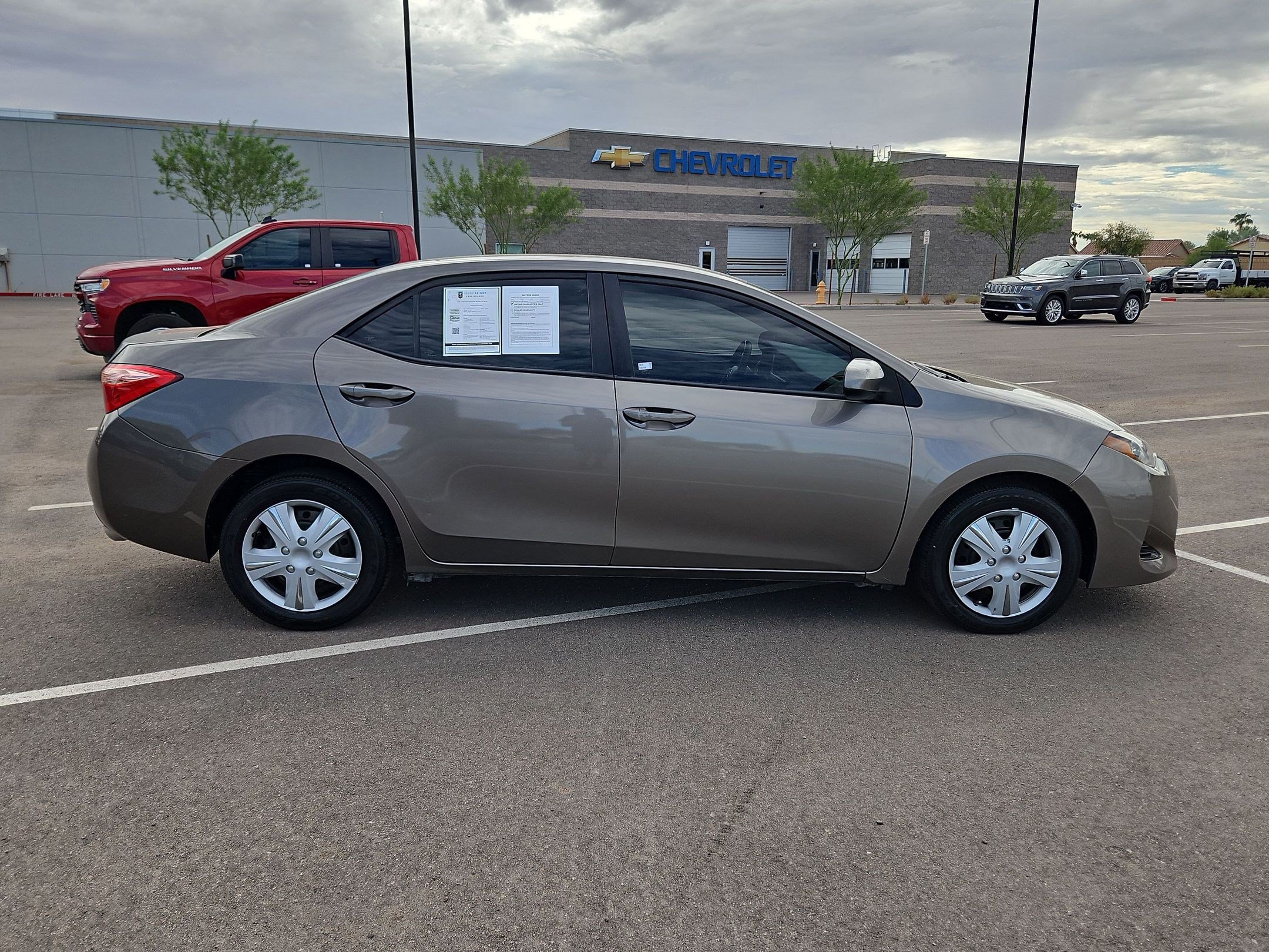 Used 2018 Toyota Corolla LE w/ Carpet Mat Package (TMS) FWD image 6