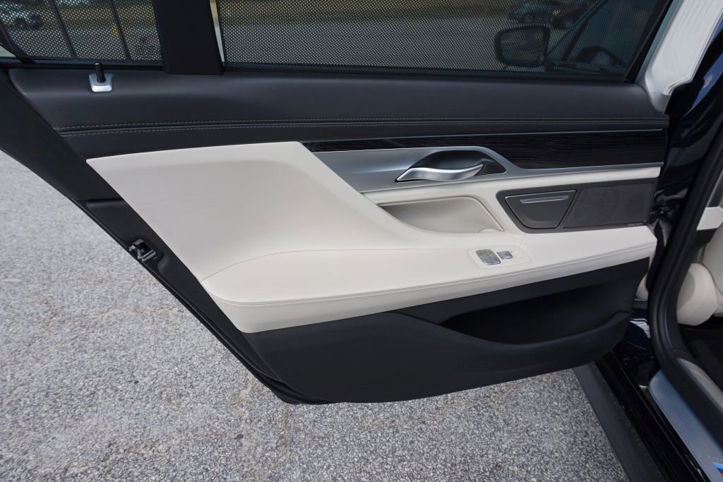 Used 2019 BMW 750i w/ Executive Package image 24
