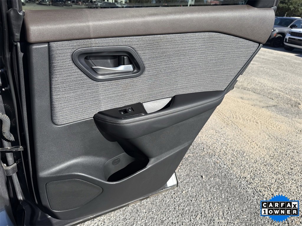 Used 2022 Nissan Rogue SV image 35