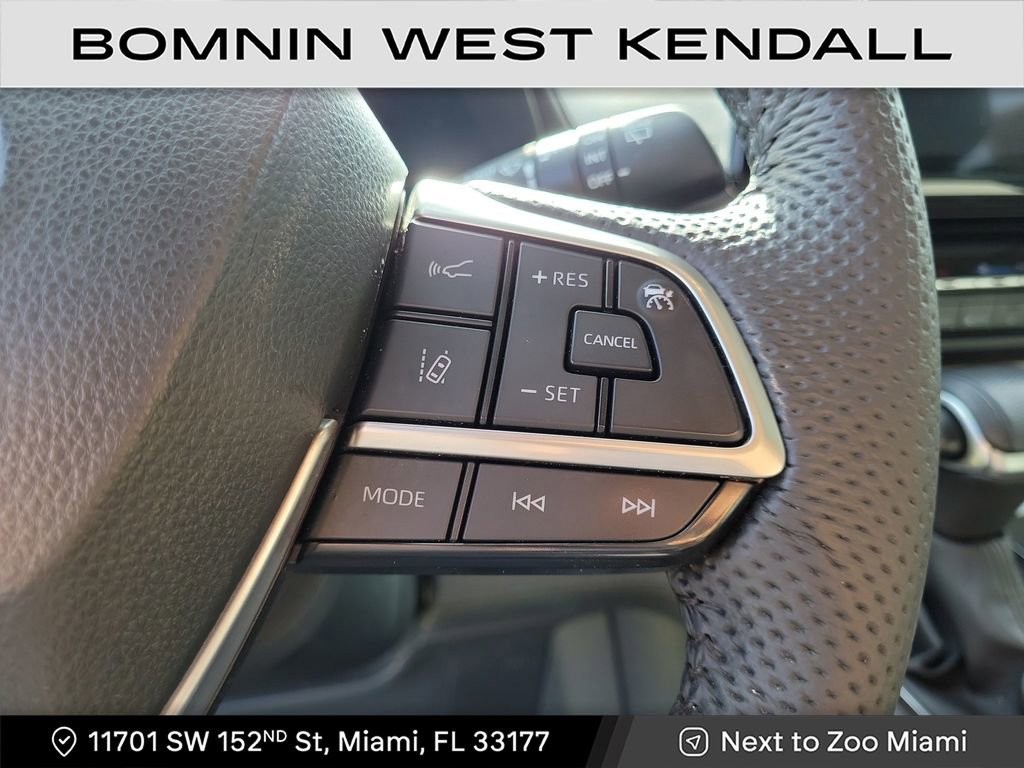 Used 2024 Toyota Sienna Limited image 18