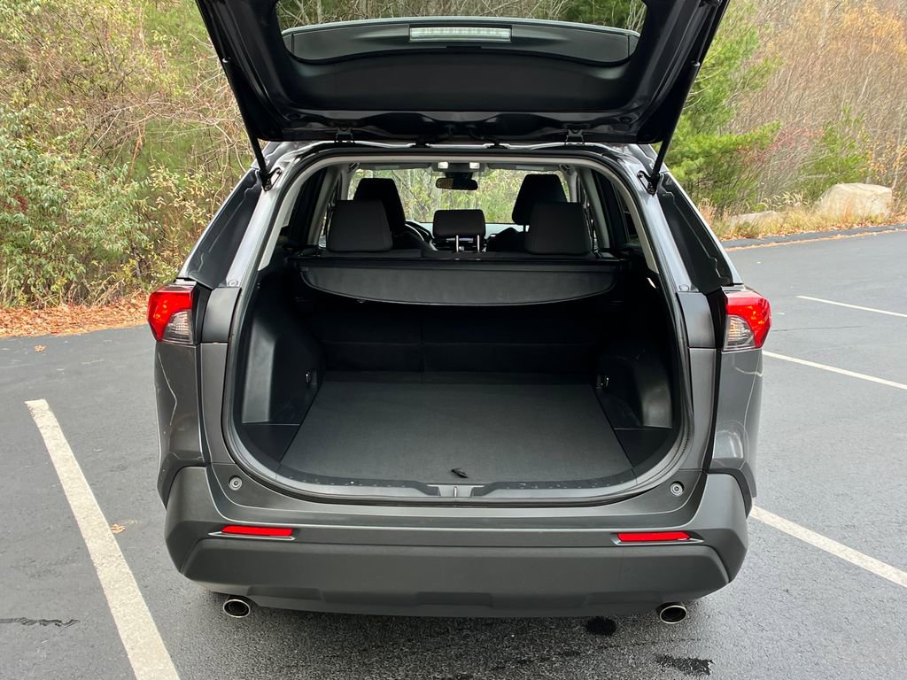 Used 2022 Toyota RAV4 LE image 22