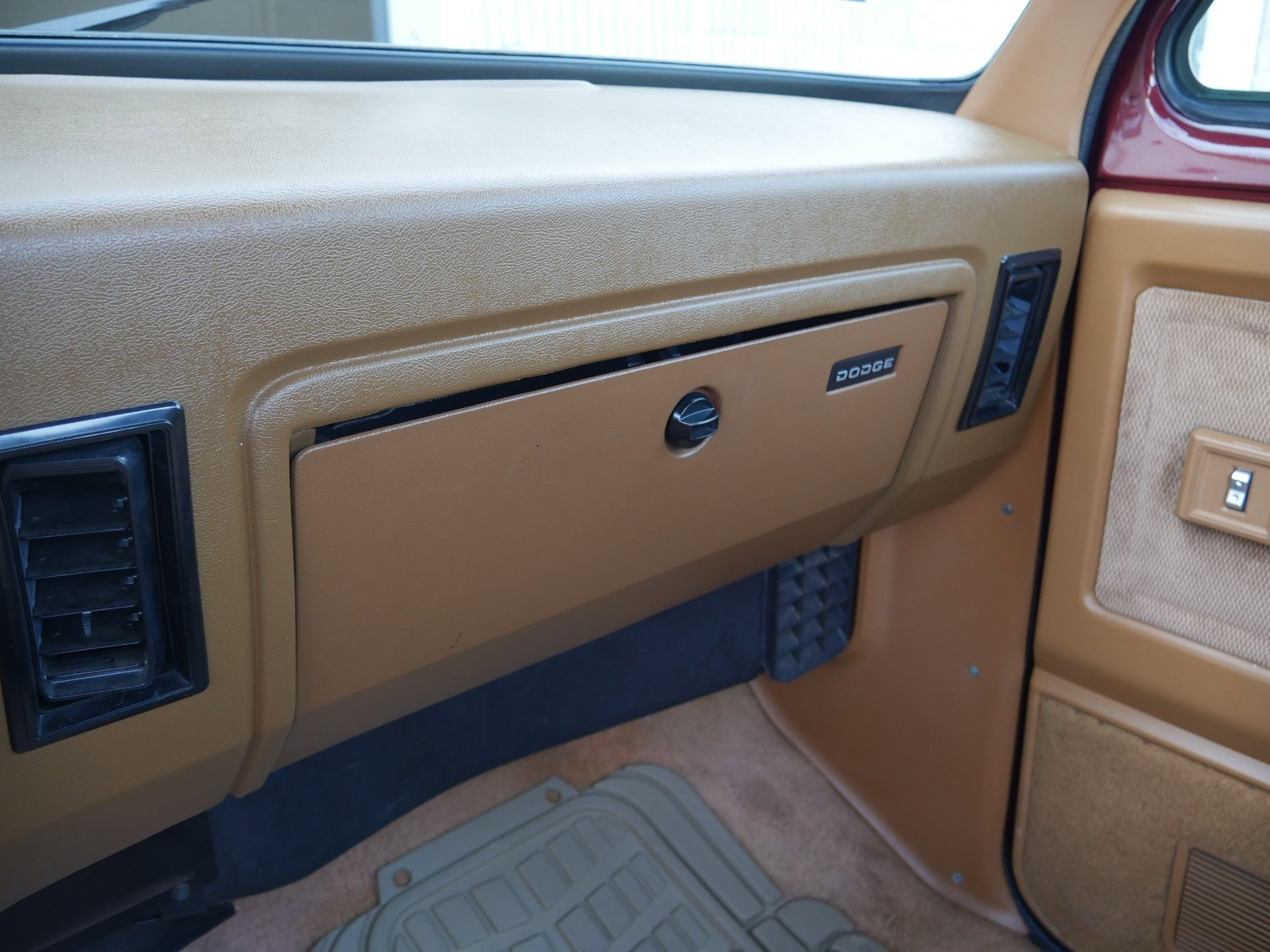 Used 1992 Dodge D/W Truck 150 RWD image 58