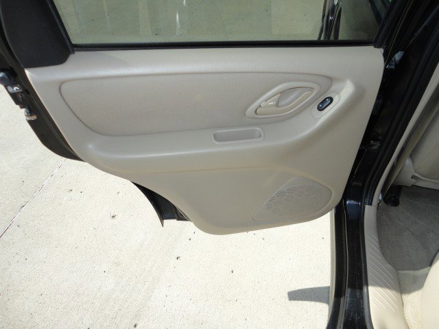 Used 2006 MAZDA Tribute s image 8