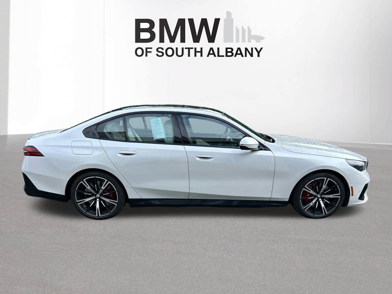 Used 2026 BMW 550e xDrive w/ Premium Package AWD/4WD image 6