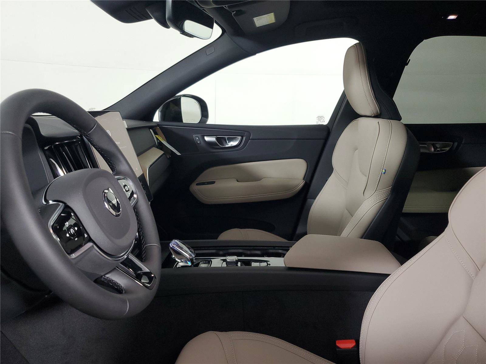 New 2026 Volvo XC60 B5 Plus w/ Protection Package Premier AWD/4WD image 22