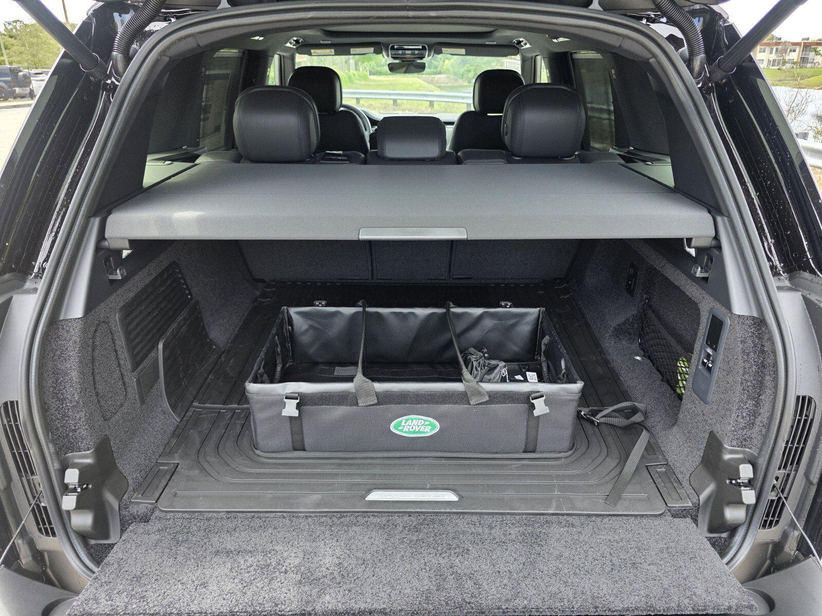 New 2026 Land Rover Range Rover SE image 14