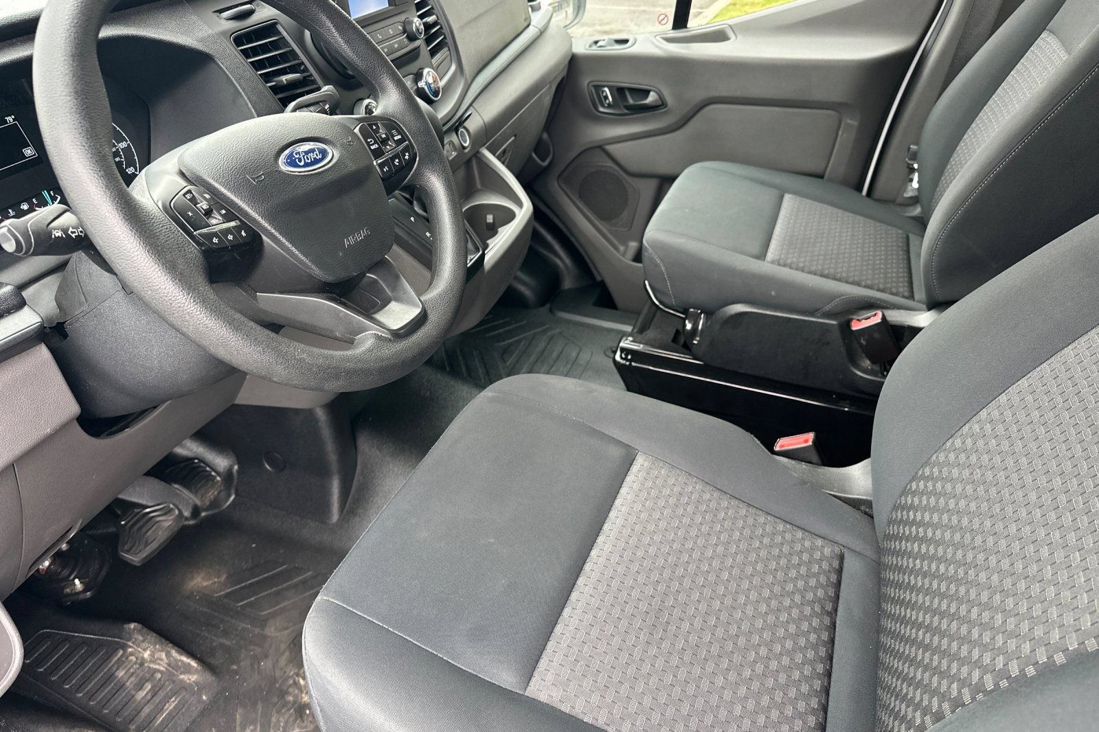 Used 2025 Ford Transit 250 Low Roof w/ Exterior Upgrade Package RWD image 9