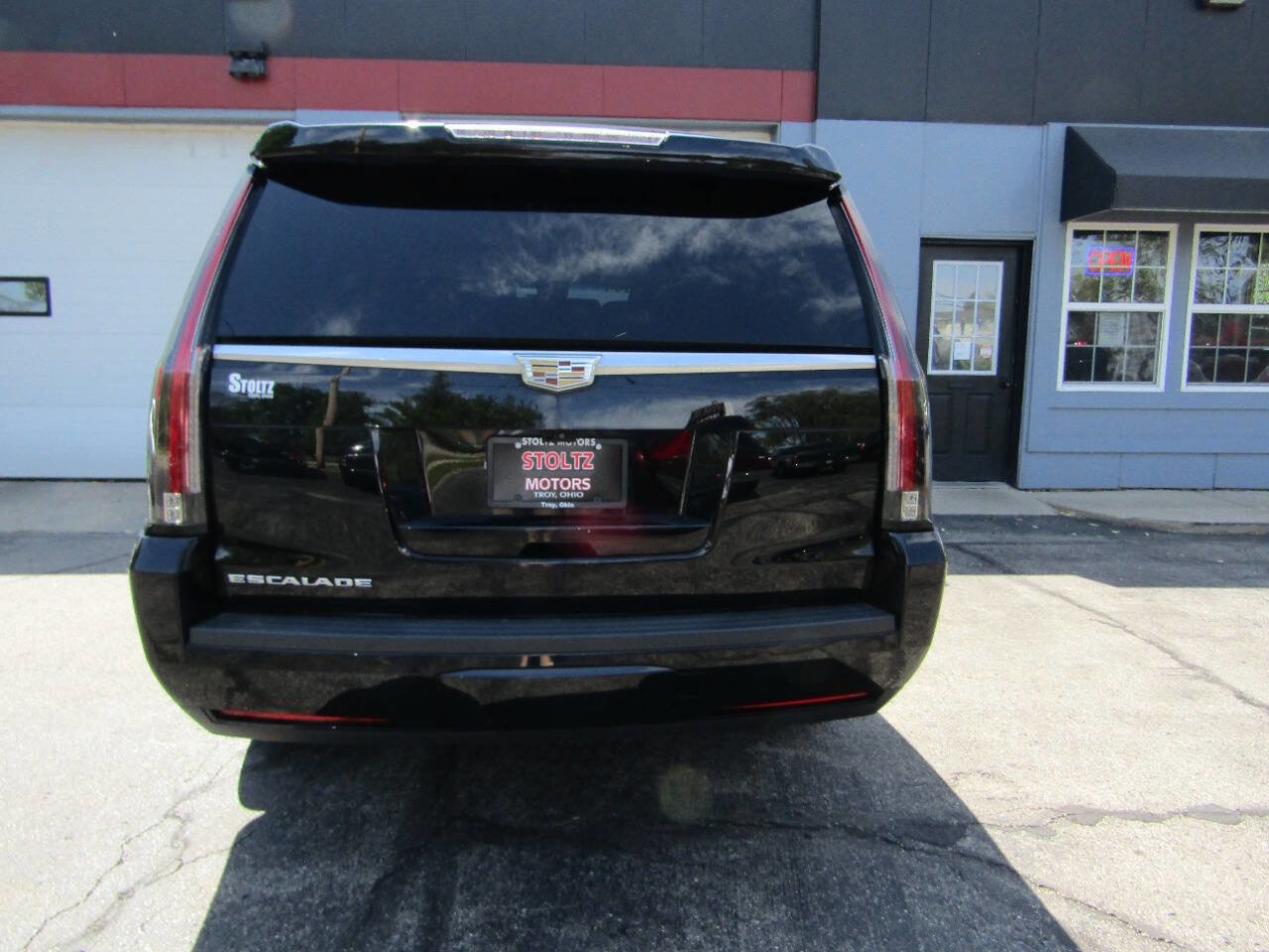 Used 2017 Cadillac Escalade ESV Luxury AWD/4WD image 10