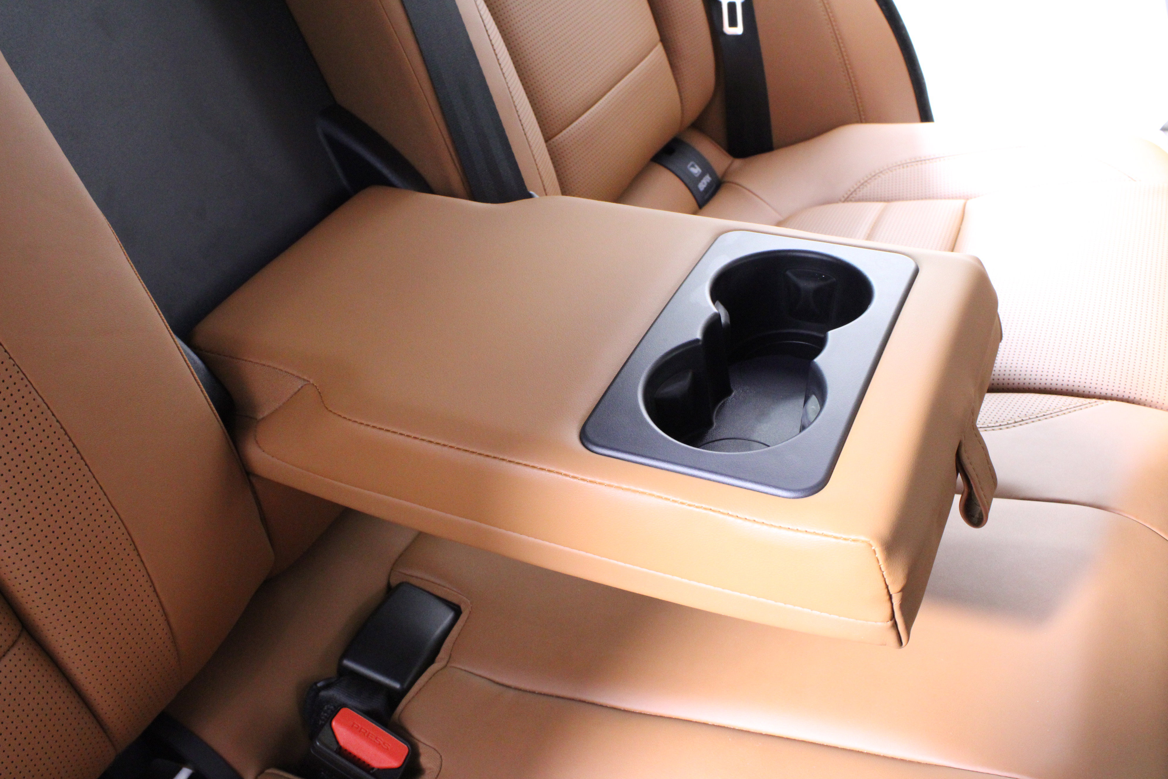 Used 2025 Jaguar F-PACE R-Dynamic S image 14