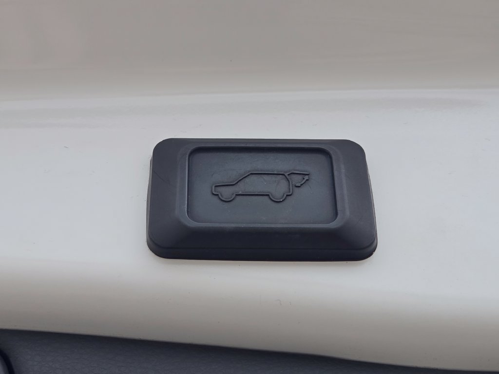 Used 2019 Toyota RAV4 XLE w/ Convenience Package FWD image 28