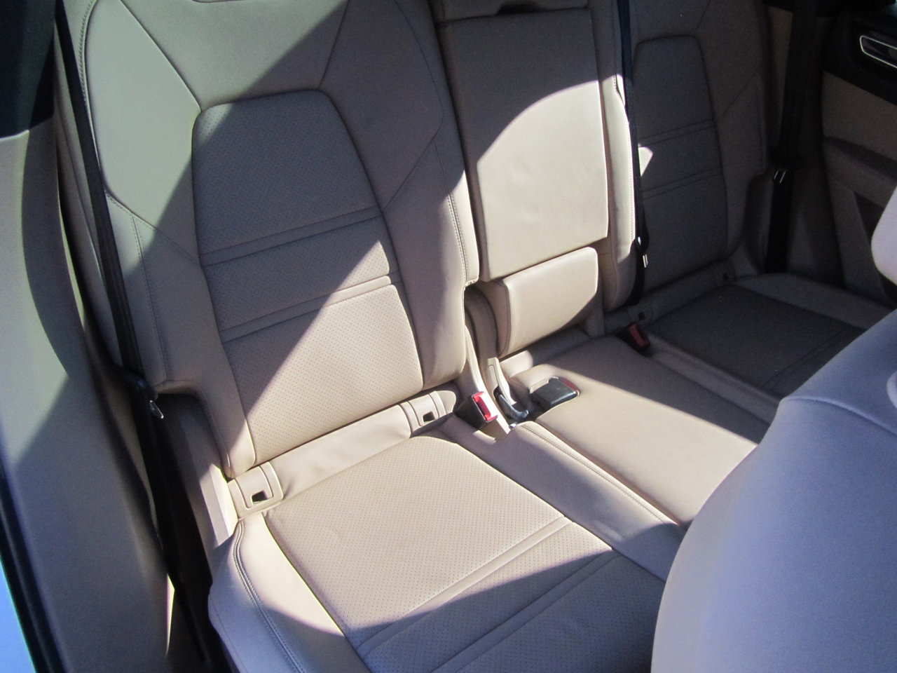 Used 2022 Porsche Cayenne image 24